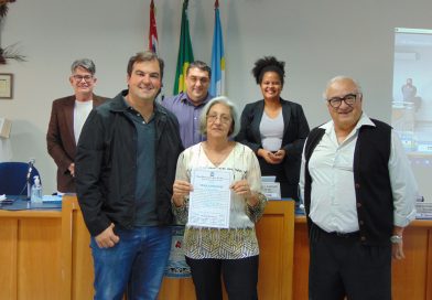 Vera Junqueira é homenageada na Câmara pela Exposição “Pássaros do Rio Pardo”