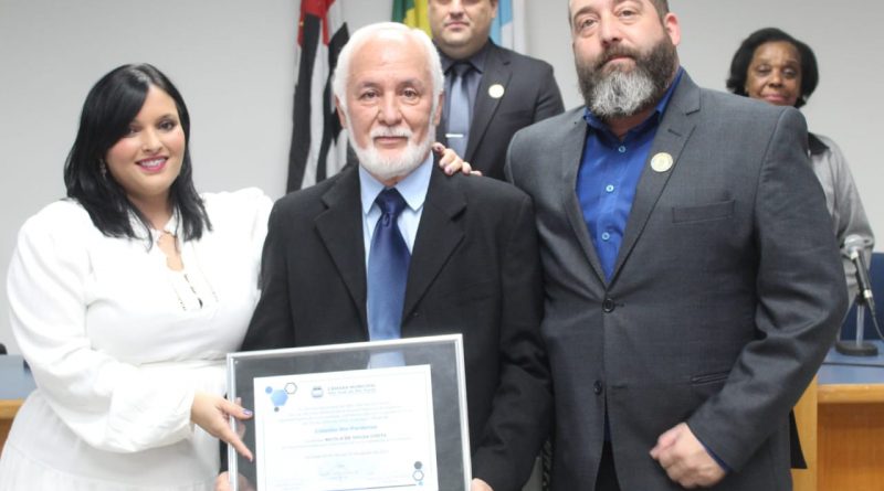 Professores Nicola Costa, Marcos De Martini e jornalista Trinca Filho foram homenageados em Solenidade