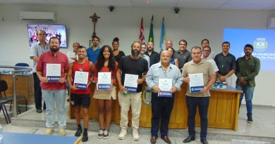 Trabalho reconhecido: Empresas, artistas e professores receberam homenagens na Câmara