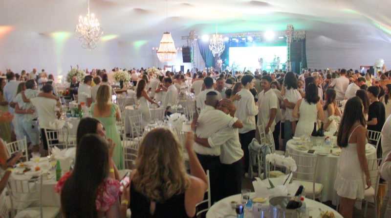 Réveillon da AAR reuniu centenas: sucesso de público, de organização e de atrações