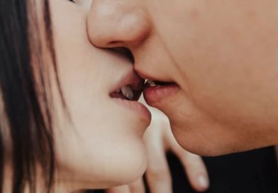 A Crônica da Semana: O Primeiro Beijo – Você lembra onde foi e com quem?