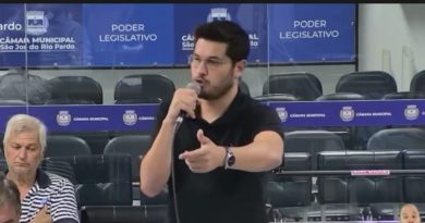 Vereador Xandão Tosini questiona retaguarda em Oftalmologia no PS e alerta ao caos no trânsito na cidade