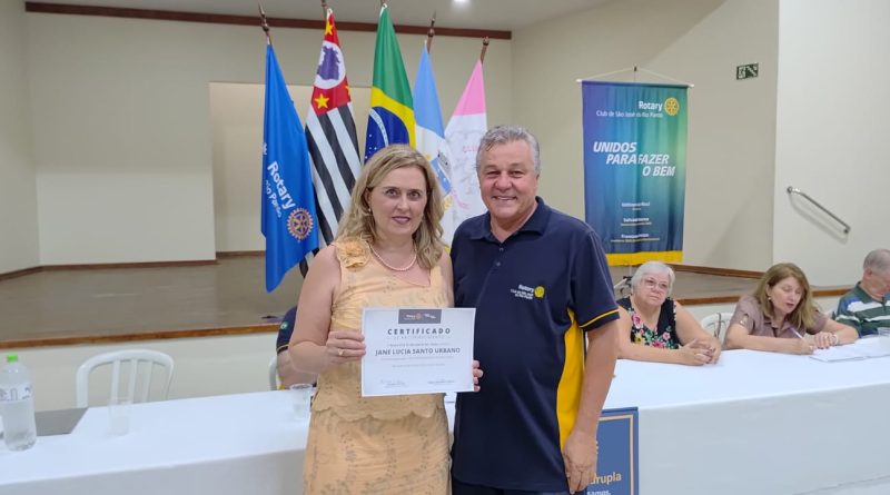 Destaque feminino: Rotary homenageou Jane Santurbano pelos 11 anos de trabalho na Santa Casa