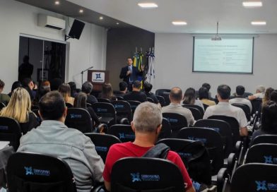 Empresários e bom público prestigiaram palestra sobre Reforma Tributária promovida pelo Sincopar
