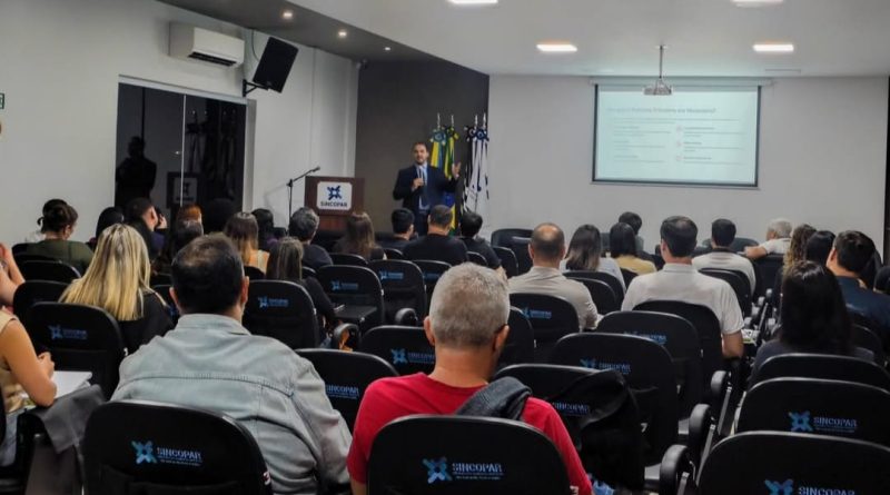 Empresários e bom público prestigiaram palestra sobre Reforma Tributária promovida pelo Sincopar
