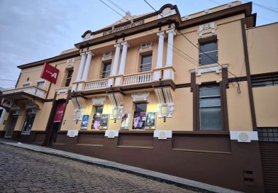 Patrimônio preservado: CCIB restaura pintura do prédio que abriga o Cine Colombo