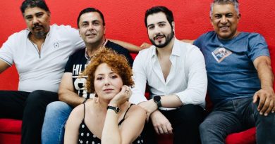 Danila Moreno e Flashback Tribute Band se apresentam no Teatro Municipal em São João da Boa Vista
