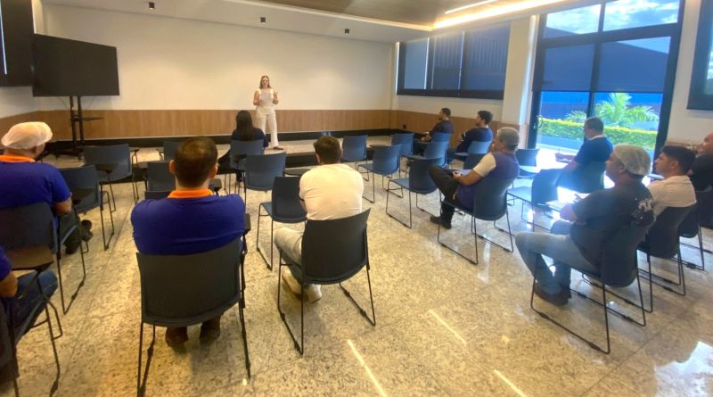 SAVISA à Saúde Mental: Psicóloga Larissa Bernadochi promoveu curso à liderança da Plask