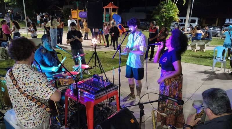 Batuque no Asfalto: Samba do Chicão promoveu apresentações em Feira, bairros e EMEB