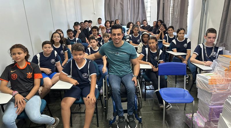 Escola do Legislativo participa da “Semana da Não Violência” na E.E. Profª Stella Couvert Ribeiro
