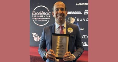 Paulo A. Barbosa recebe prêmio de excelência parlamentar: Xandão Tosini destaca emendas do deputado ao município