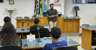Barbeiro Eduardo Ramos ministrou palestra “Vida Sim, Droga Não” aos Jovens Aprendizes do Senac