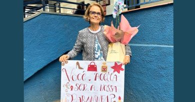 Alunos homenageiam Eloni J. Andrade: Professora há 16 anos no Unigrau, ela será a paraninfa da turma