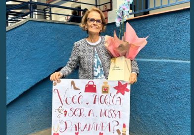 Alunos homenageiam Eloni J. Andrade: Professora há 16 anos no Unigrau, ela será a paraninfa da turma