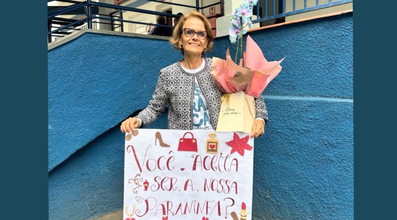 Alunos homenageiam Eloni J. Andrade: Professora há 16 anos no Unigrau, ela será a paraninfa da turma