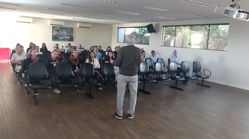 Hepatites Virais: Colaboradores da Santa Casa participaram de palestra com o Dr. Marcelo Galotti