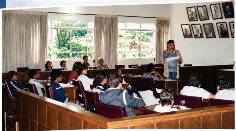 Histórias e Memórias: Há 44 anos acontecia a 1ª Sessão da Câmara Mirim – Programa continua com a “Escola do Legislativo”