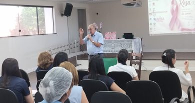 Outubro Rosa: Dr. Teixeira participou de Roda de Conversas sobre “saúde das mamas” na Santa Casa