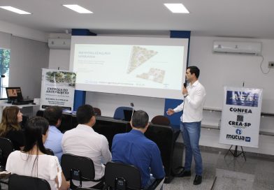 Anteprojetos para revitalização de duas praças são entregues ao Poder Executivo em encontro na Câmara