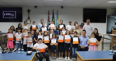 Alunos foram homenageados em concurso sobre inclusão e valorização da pessoa com deficiência da Câmara