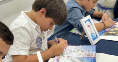 Uniescritores: Alunos do Colégio Unigrau participaram de lançamento de livro sobre a Copa do Mundo