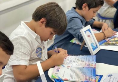 Uniescritores: Alunos do Colégio Unigrau participaram de lançamento de livro sobre a Copa do Mundo